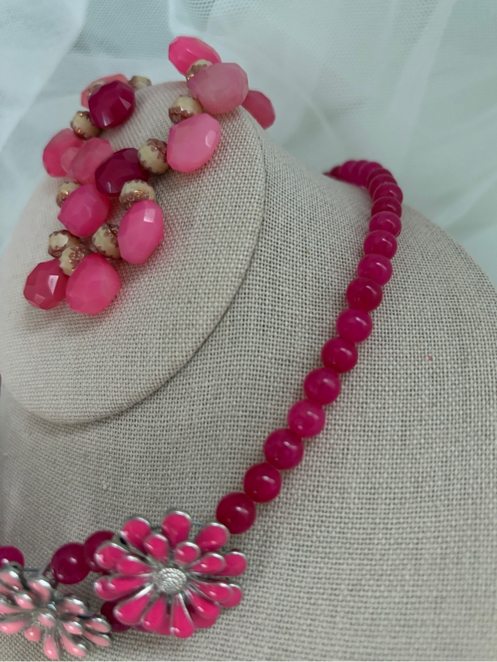 Glass Beaded Pink Floral Choker Necklace and Bracelet Set - Picture 3 of 13